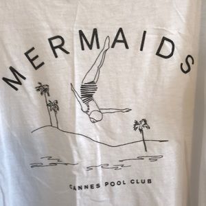Open shoulder T Shirt with classic vintage print